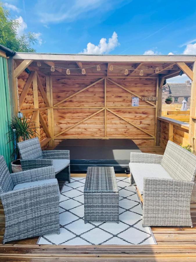 Bespoke Luxury Huts With Hot Tubs. Located In The Black Mountains. Llanveynoe Exterior photo