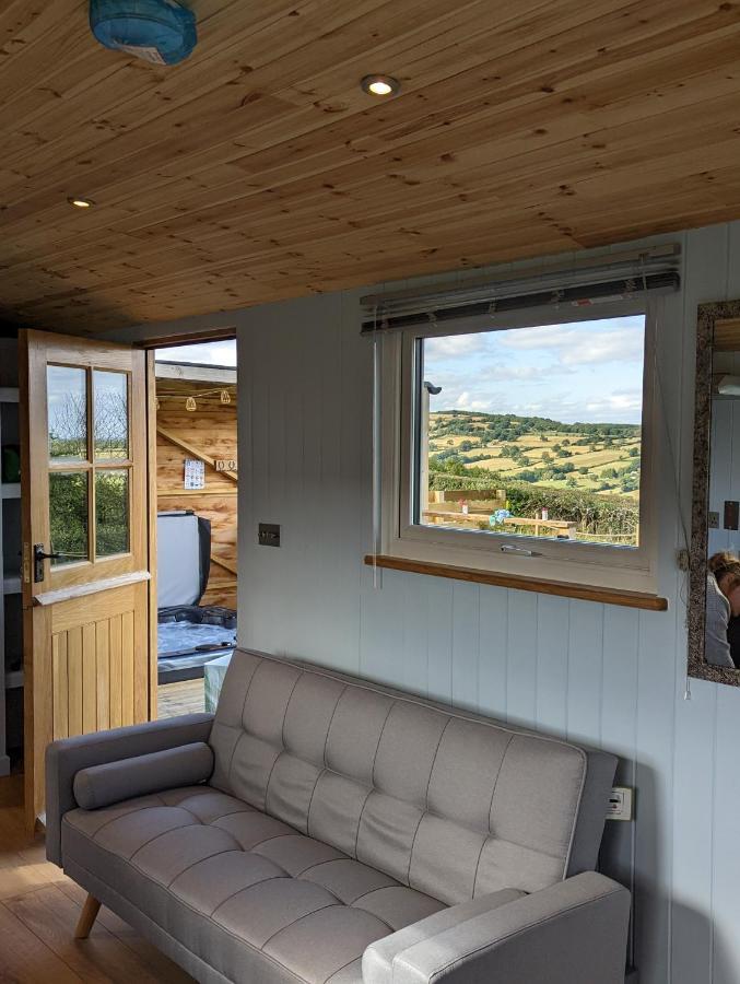 Bespoke Luxury Huts With Hot Tubs. Located In The Black Mountains. Llanveynoe Exterior photo